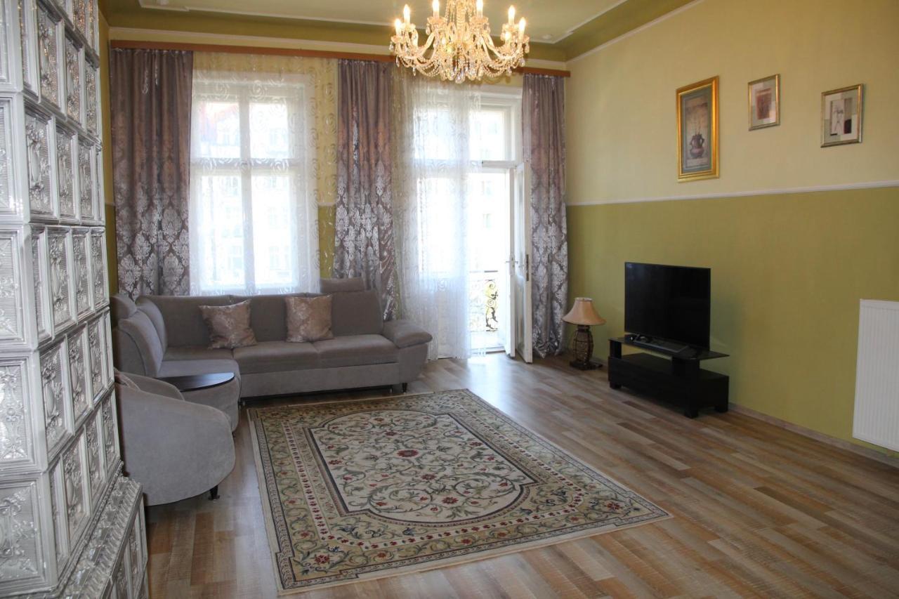 Apartman Sylva Na Stare Louce 42 การ์โลวีวารี ภายนอก รูปภาพ